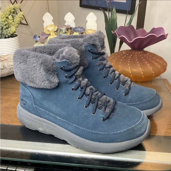 SKECHERS WOMENS ON THE GO- WINTER CHILL BOOTIES 7 - Picture 1 of 7